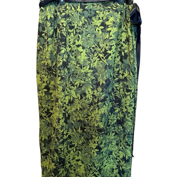 Jones Wear Green and Black Sarong Wrap Skirt - Picture 3 of 11